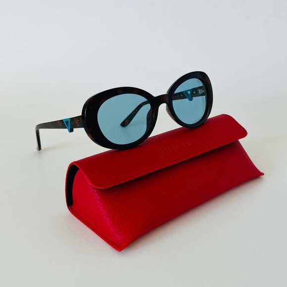 GUESS Sunglasses GU7632 main image 4
